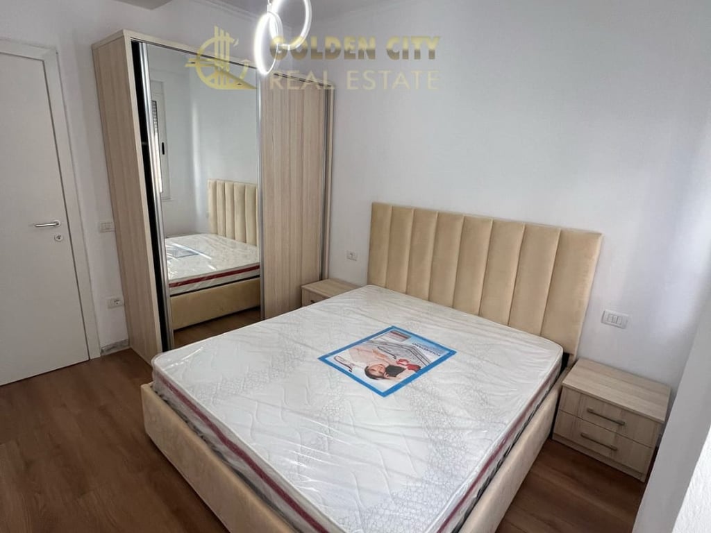 Shitet Apartament 1+1 shkembi kavajes