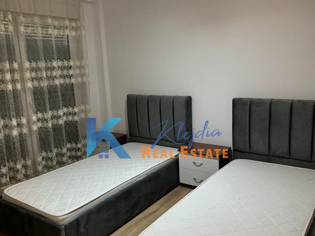 2+1 te Kompleksi Colombo, Liqeni i Thate