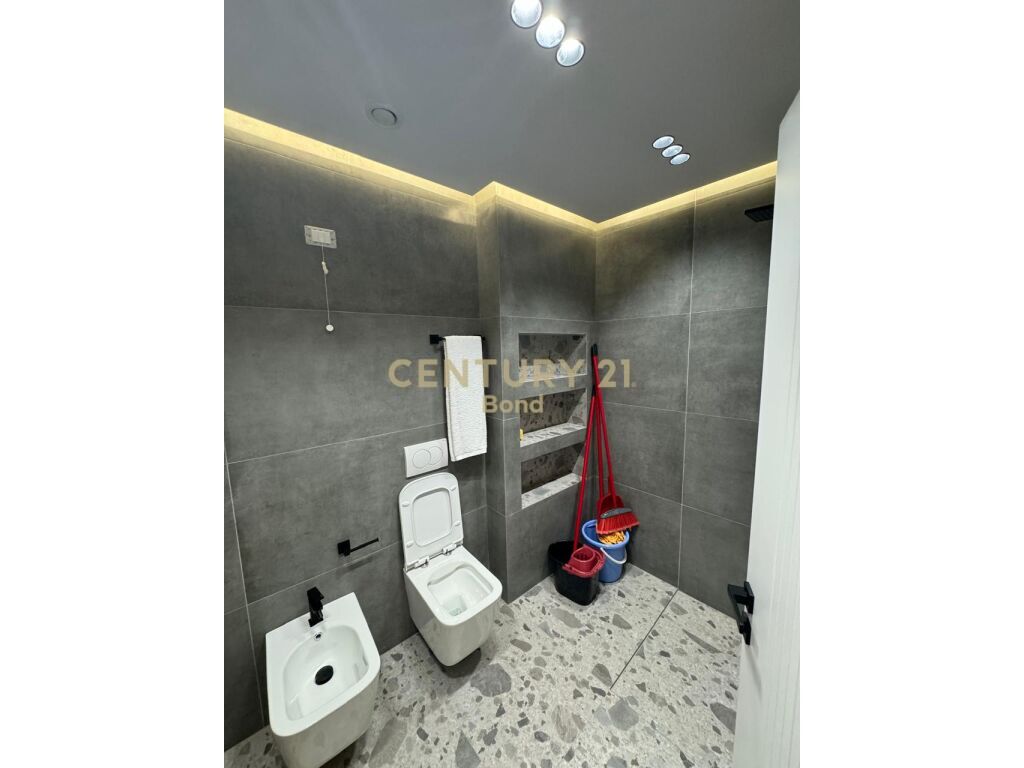 VENDITA 2+1+2+2 POSTI AUTO