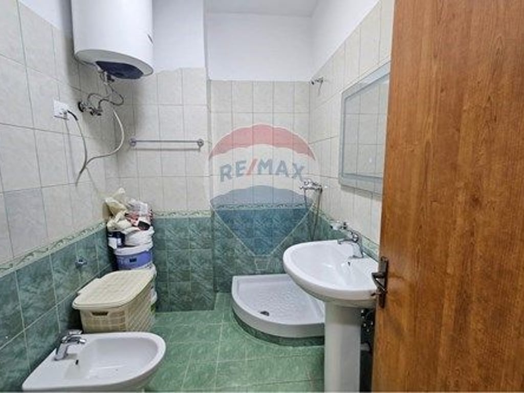 Jepet apartament 1+1 me qira te rruga Teodor Keko