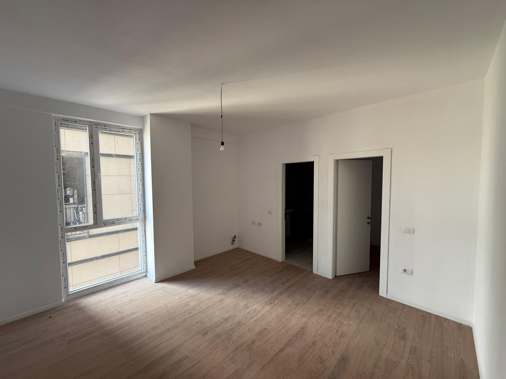 Apartament 3+1 tek Clover Residence per zyra tek Ish-Fusha e Aviacionit. 