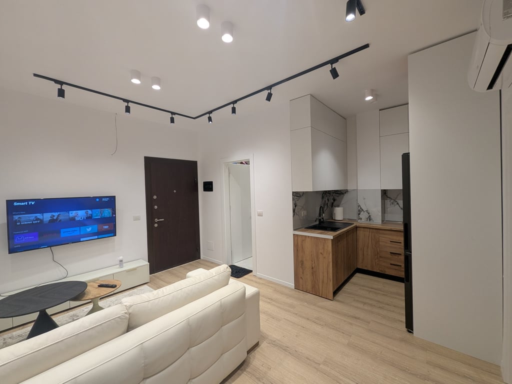 1+1, furnished, at the botanical garden, 500 euros.