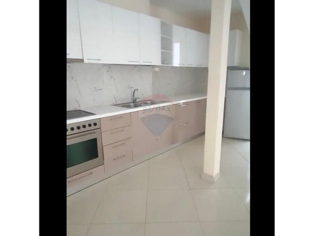 Dupleks për Qira Tek Liqeni i Thate