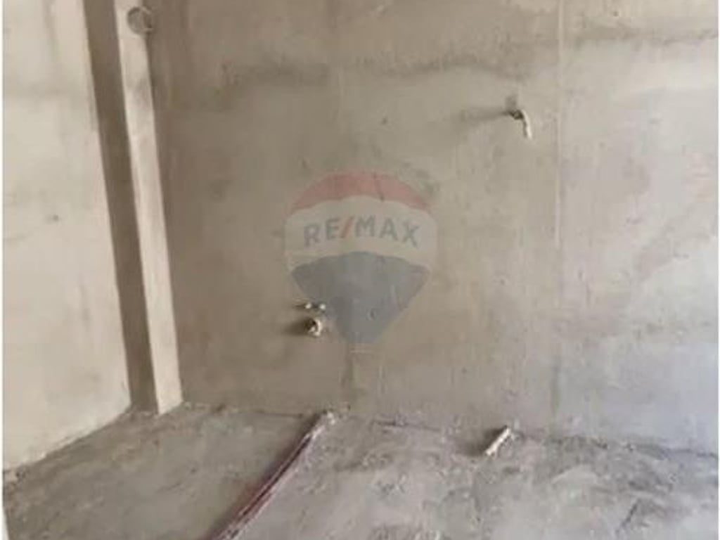 Apartment 1+1 for sale near the former Shqiponja Square.