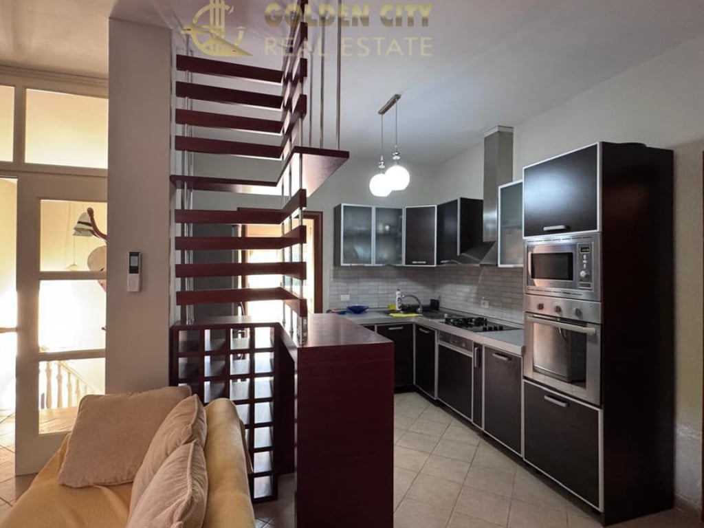 Ofrojme per shitje pentause 2+1+2. 210m2