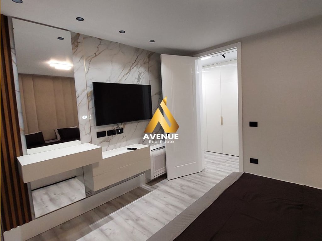 Jepet me Qira apartament 2+2+2 tualete Bllok, Tirane