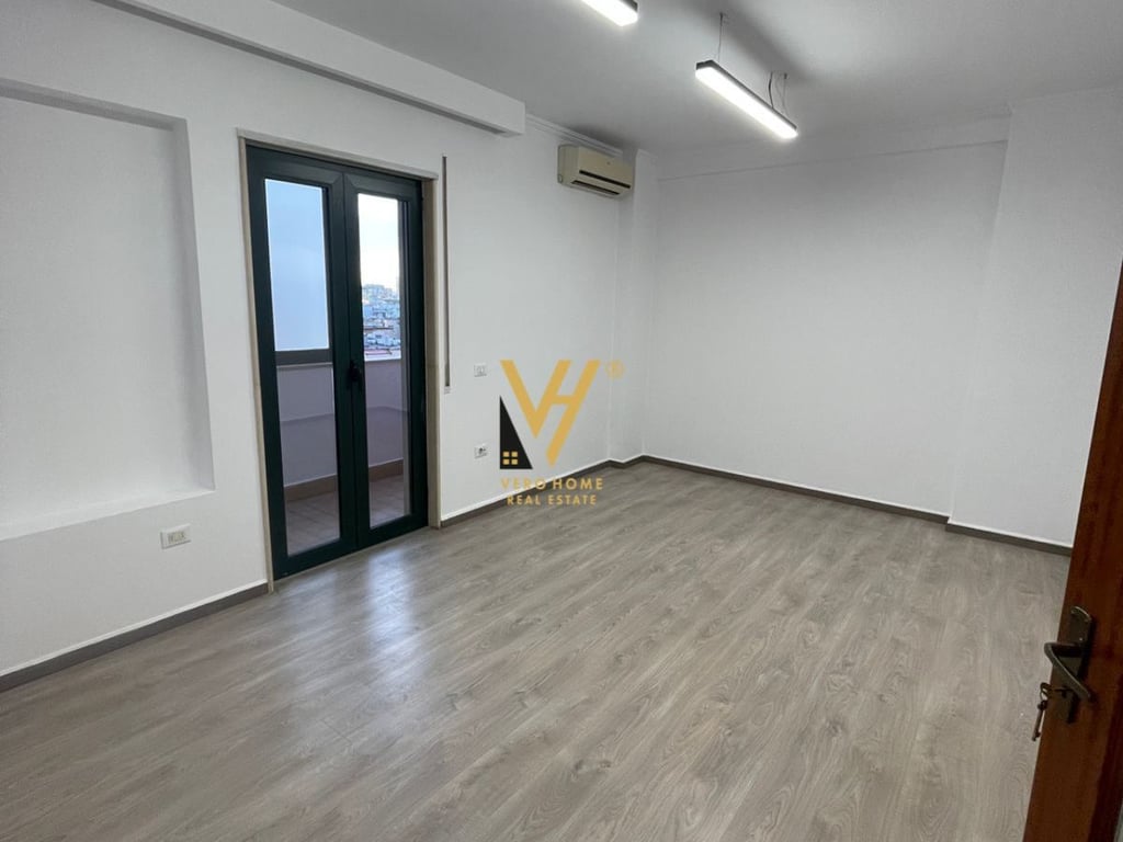OFFICE FOR RENT 98 M2 ON BARRIKADAVE STREET 1,000 EURO