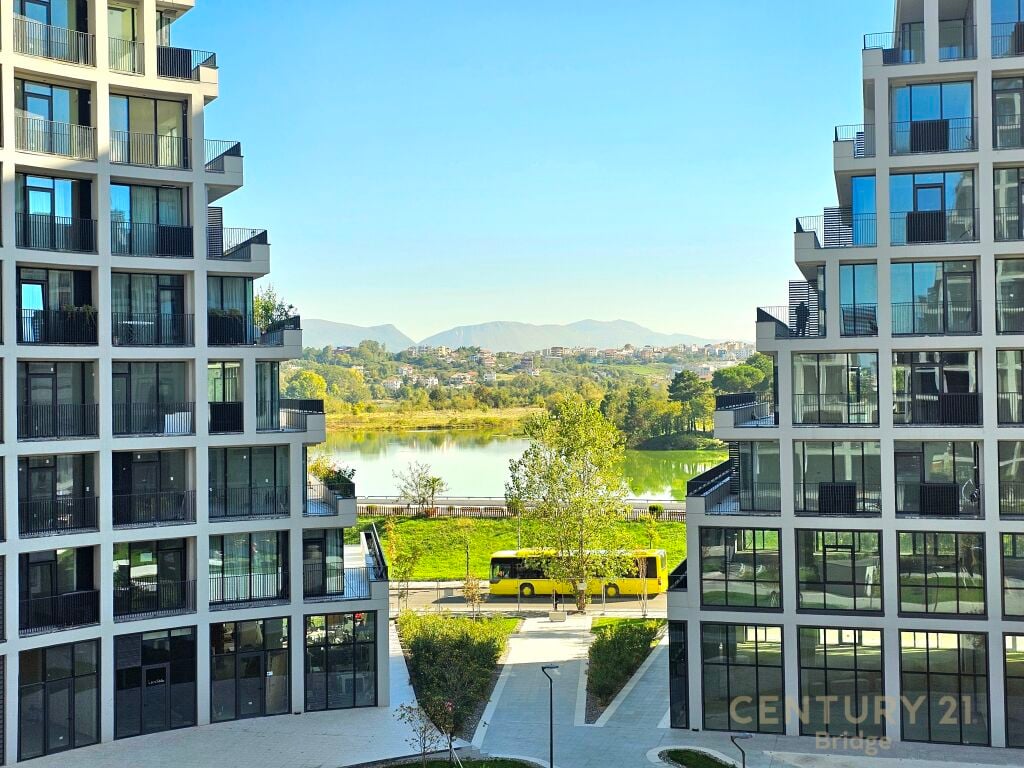 Lake View, Zyre me qira