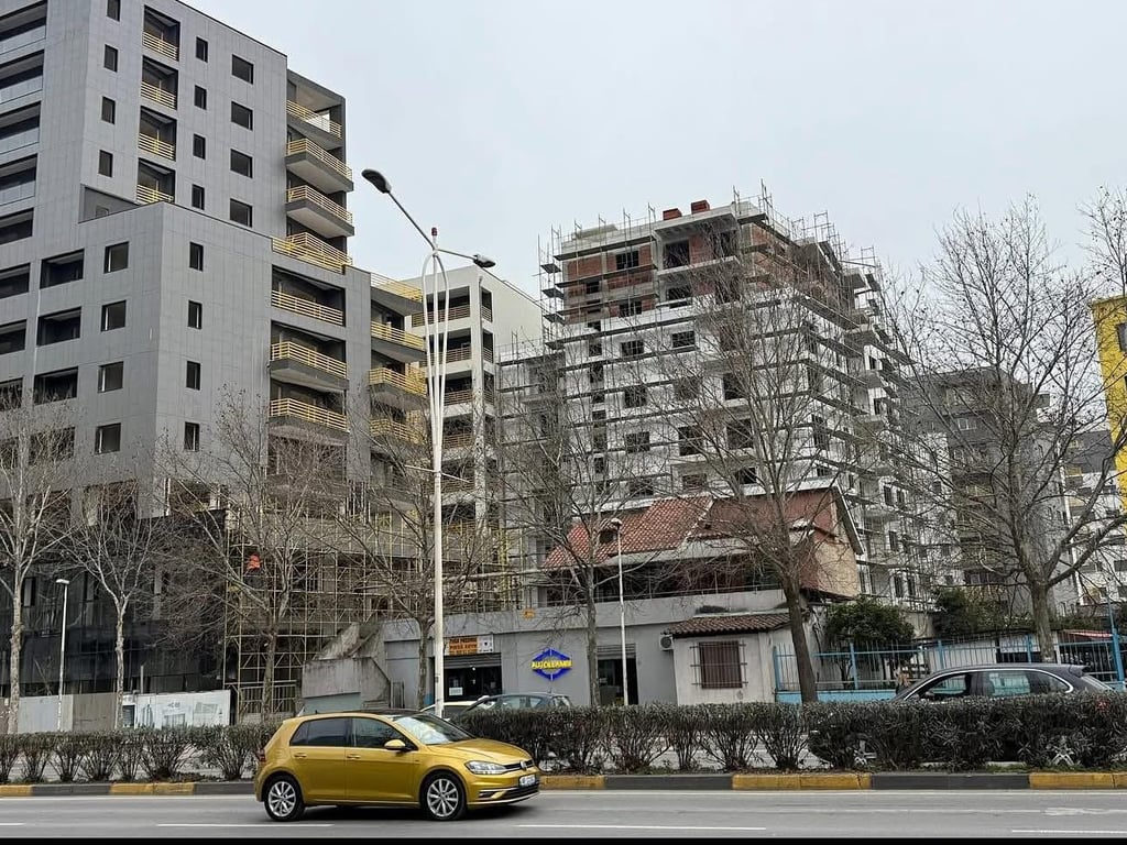 Shitet super Apartament 1+1+bllk Kompleksi E88, Laprake 