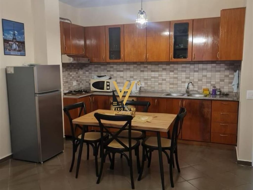 2+1 apartment for rent in Komuna e Parisit, 650 euros.