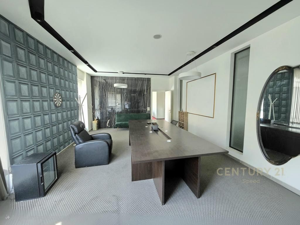 Commercial space for sale 351 m2 Former Aviation Field