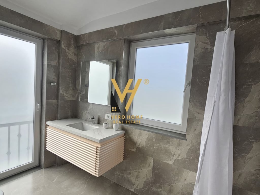 VILLA TRE PIANI IN AFFITTO A SAUK 2.800 EURO