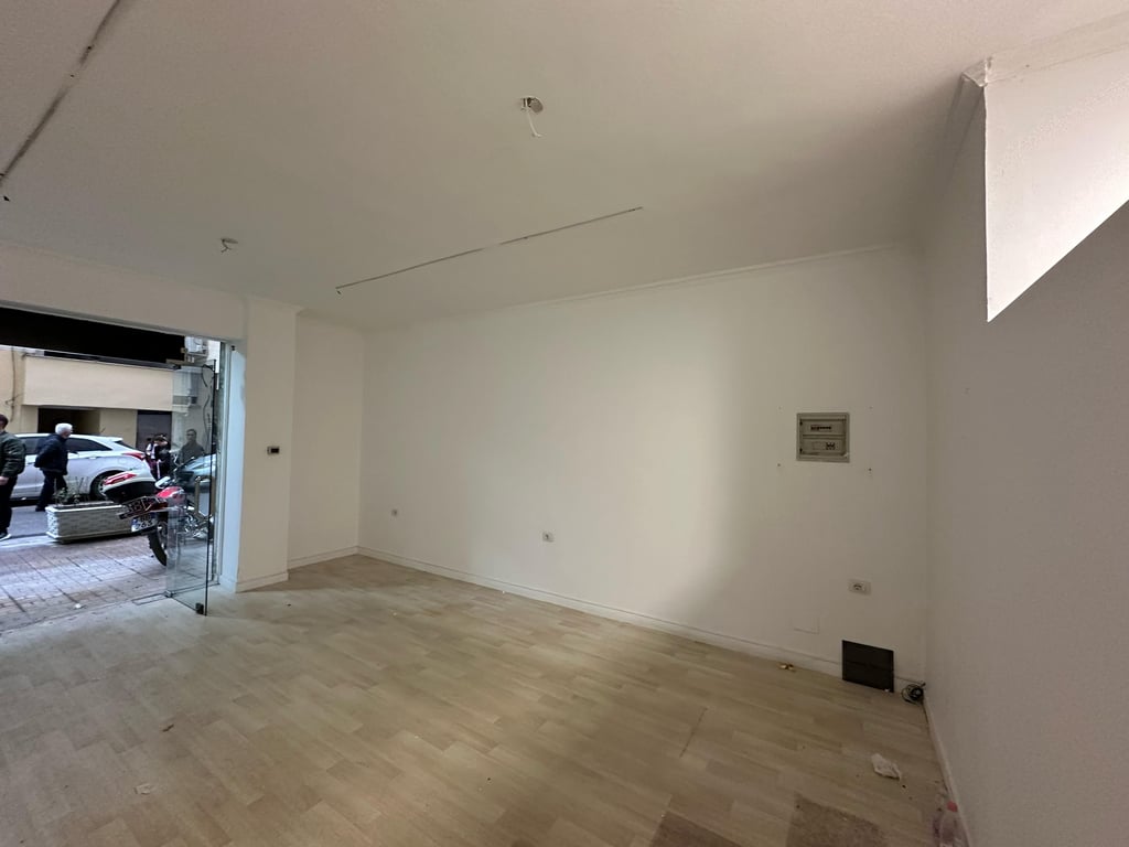 Affitto, Ambiente Commerciale, Piazza Wilson, Tirana.