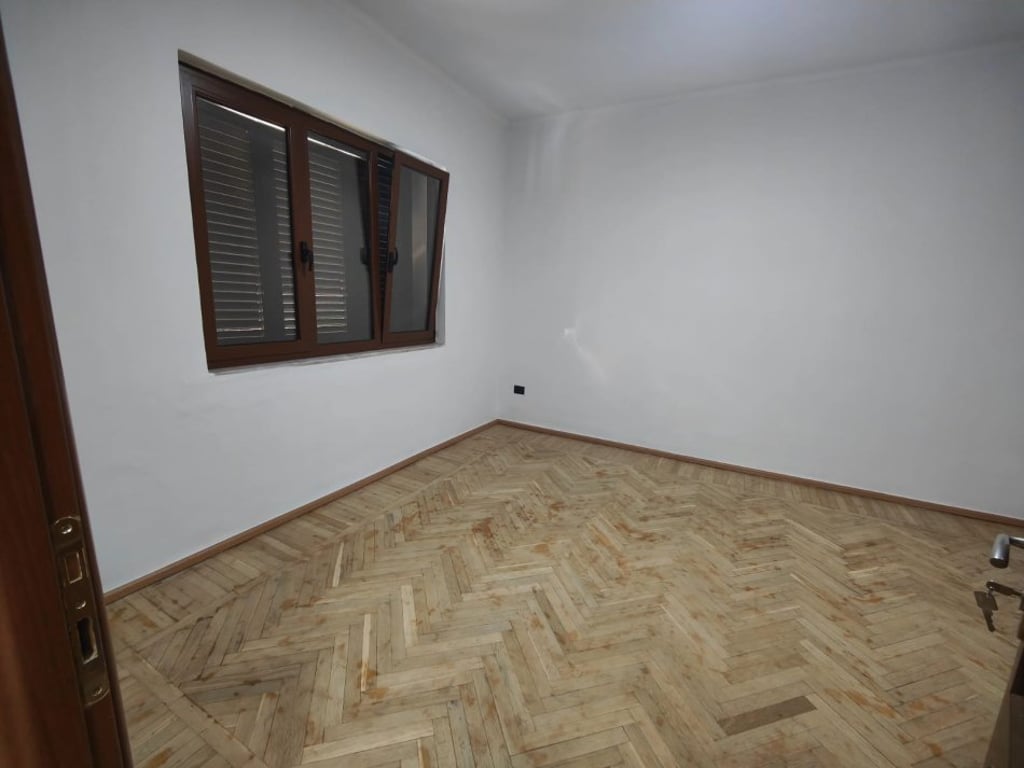 Ufficio in affitto a Bllok 900 euro