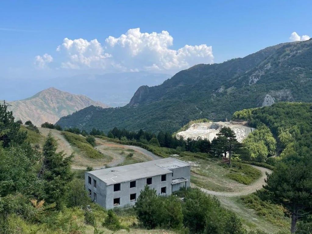 Shitet Objekt per Hotel(Qafshtame)