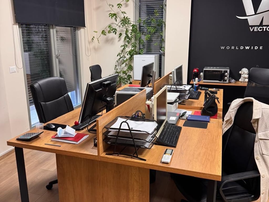 Office + 2 parking spaces near Kavaja Street!