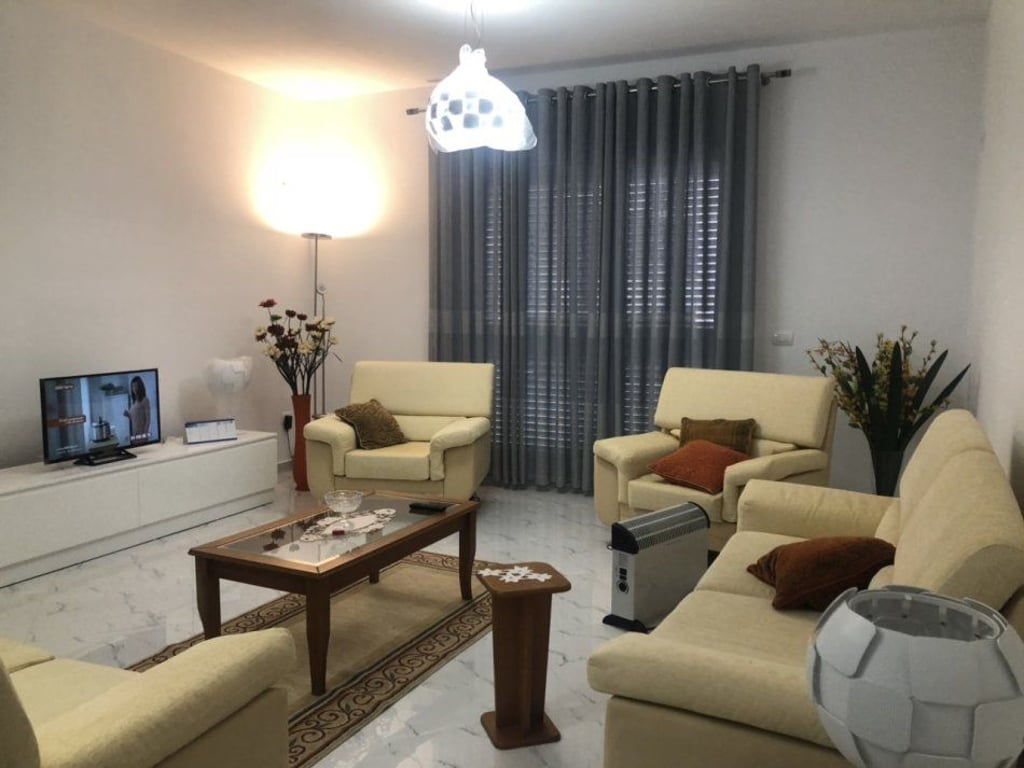 Villa a due piani in vendita a 21 Dicembre.