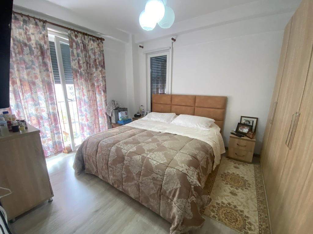 Vendesi 3+2, a 21 dicembre, 270.000 euro trattabili.