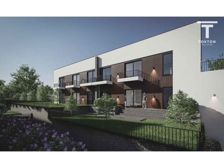 Shitet apartament 3+1+2 me oborr në Farkë të Vogël