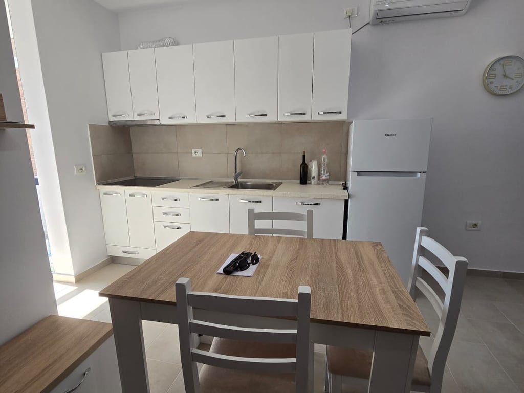 1+1, furnished, Hilton complex Kavaja street, 550 euros