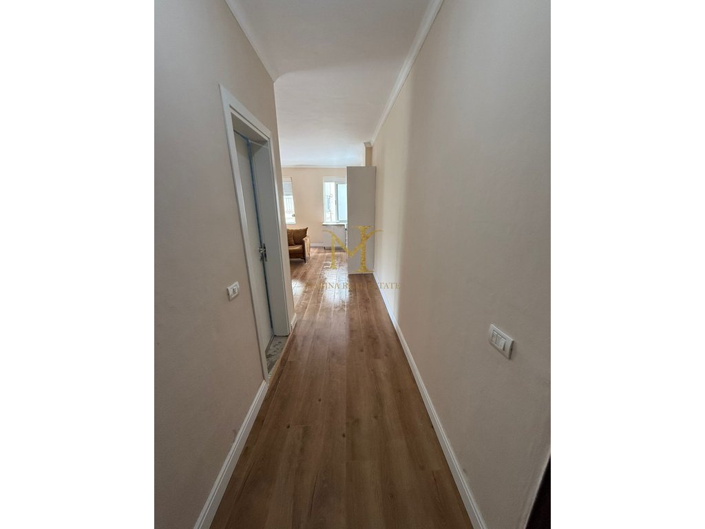 Vendesi Appartamento 2+1+Garage, Scoglio di Kavaja!!