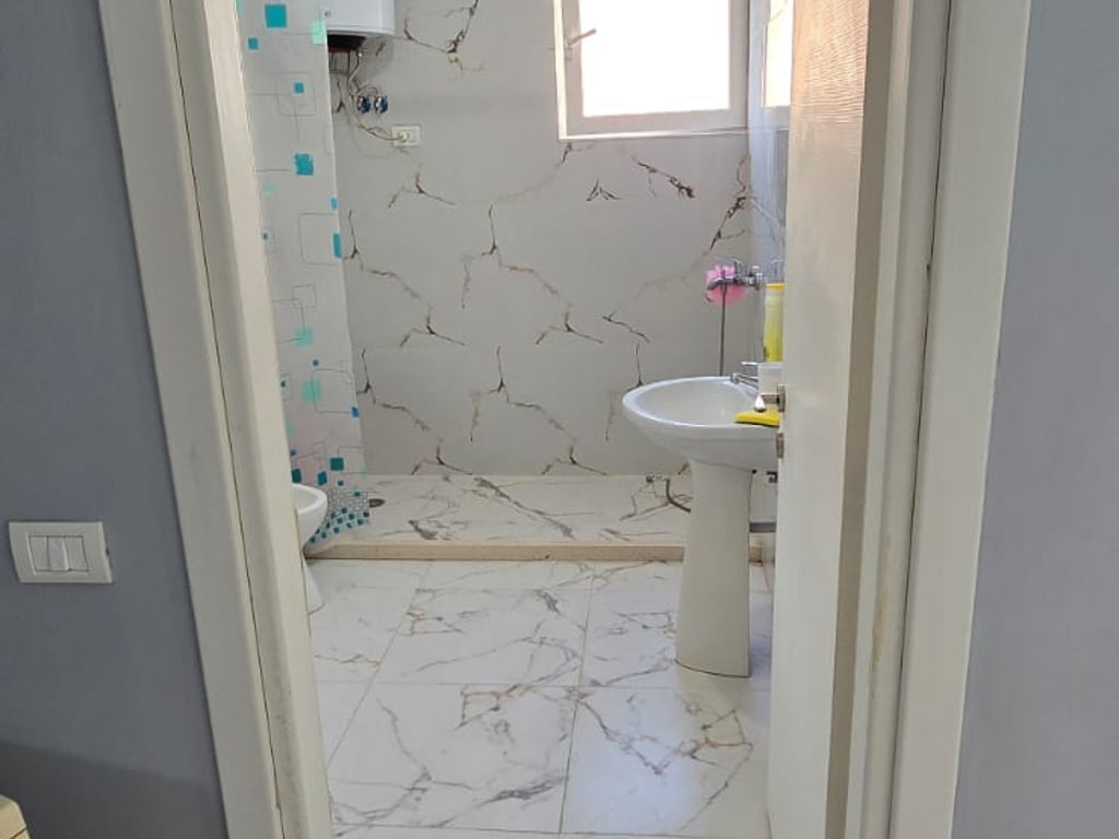 2+1 in VENDITA in Via Haxhi Hysen Dalliu, vicino alla Procura.