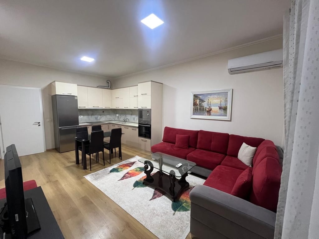 apartament 2+1 me qira Ish Fusha Aviacioni 600 euro