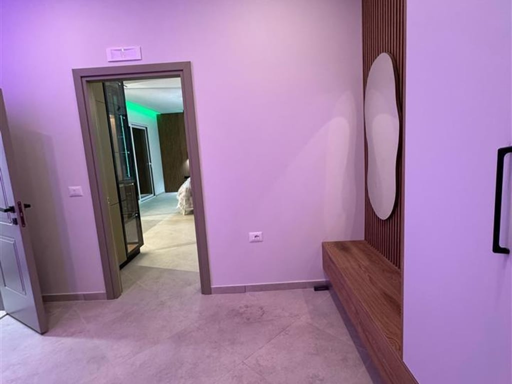 Jepet me qera vil 2 kateshe te tegu 4+1+ post parkimi