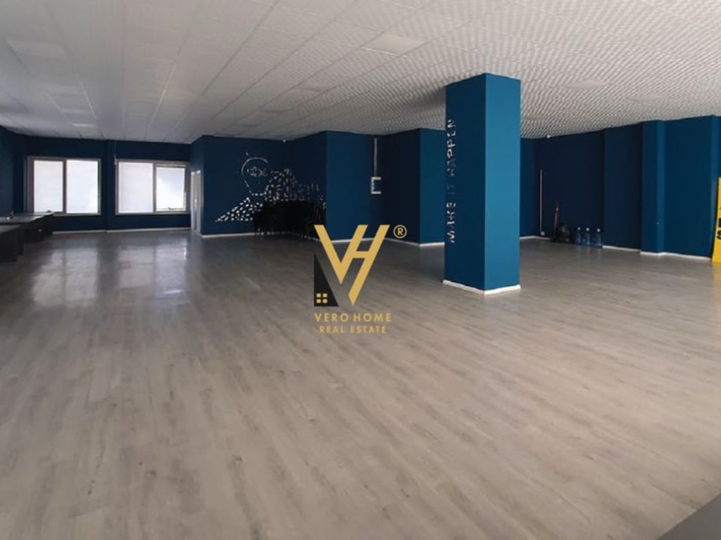 SHITET AMBIENT BIZNESI 240 M2 TE RRUGA BARDHYL 622.000 EURO