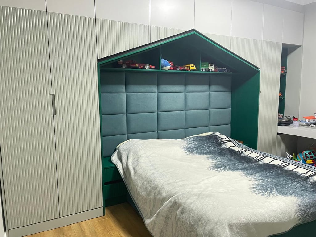 We are selling a 3+1+2 apartment with a storage room, near Uzina Dinamo, Ferit Xhajko Street.