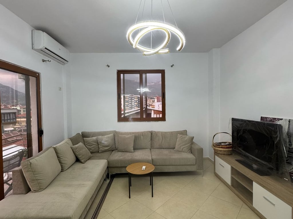 Jepet me qera Apartamenti 2+1 Rruga 5 maj , prapa concord center prane big market  Cmimi: 450mije leke