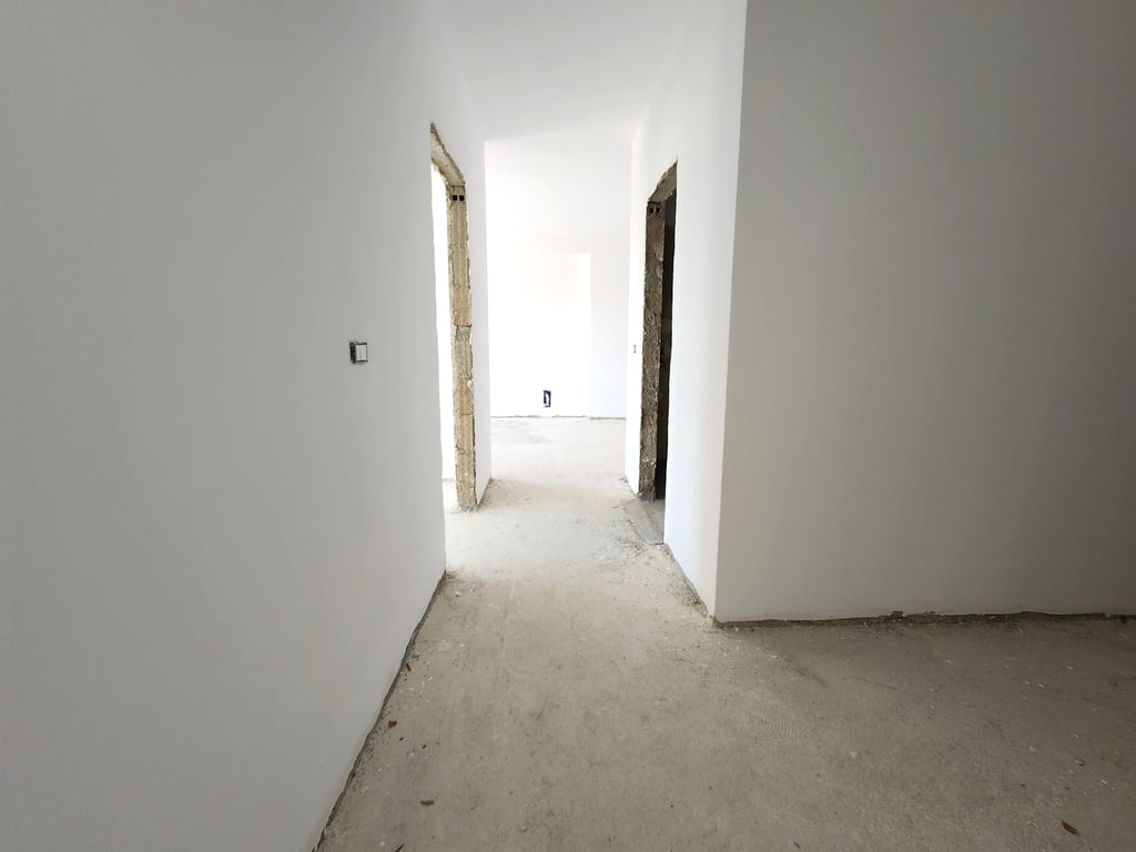 VENDESI APPARTAMENTO 2+1+2 BAGNI PRESSO IL COMPLESSO AURA!