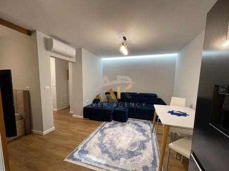 Jepet me qera apartament 1+1 i miremobiluar ne pallat ekzistues, ne Rrugen Petro Nini Luarasi