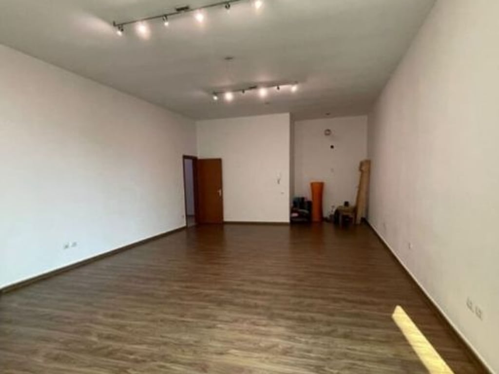 📍 *Affittasi Ufficio 1+1*