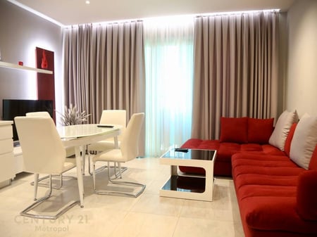 OFROJ PER QIRA APARTAMENT 2+1 me Post Parkimi-AMBASADOR 3!