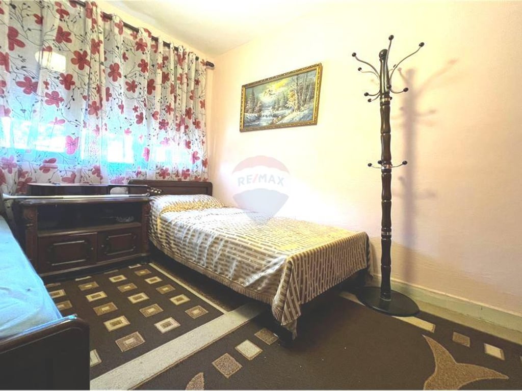 APARTAMENT 2+1 ME QIRA UNAZE BULEVARDI I RI te ish restorant durresi