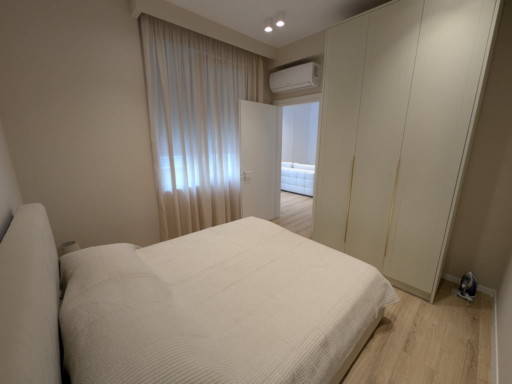 1+1, furnished, at the botanical garden, 500 euros.