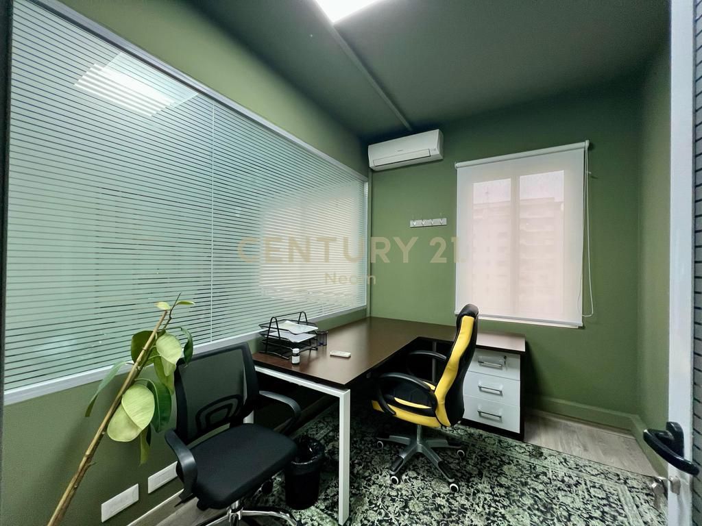 🏙️ Ambient Zyrash me Qira në Bllok – 300 m² Modernitet dhe Komoditet