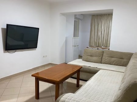 Apartament me qera 2+1