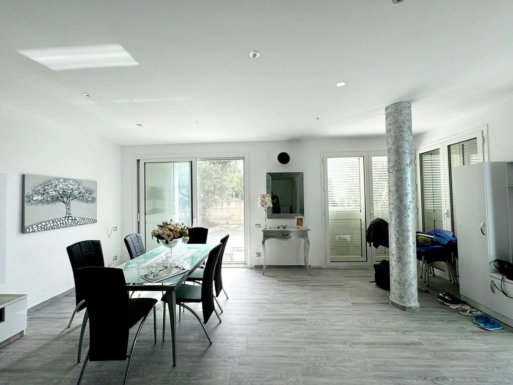 Karpen, private villa in a fantastic position, with a full view of the sea, Karpen.