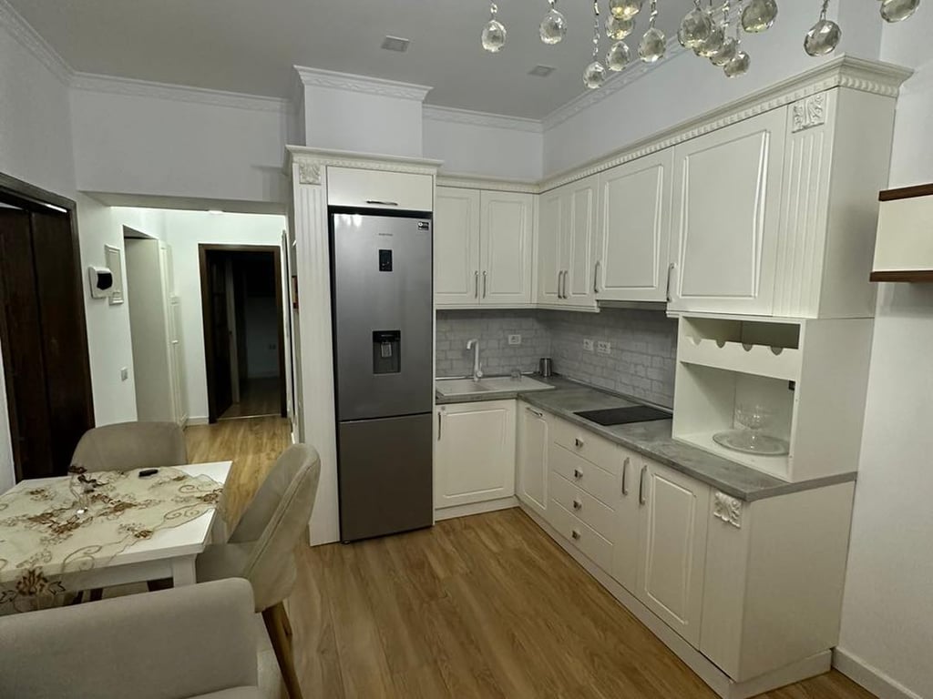 Ofrojme per qira apart 2+1 te Shallvaret prane Fushave te Tenisit