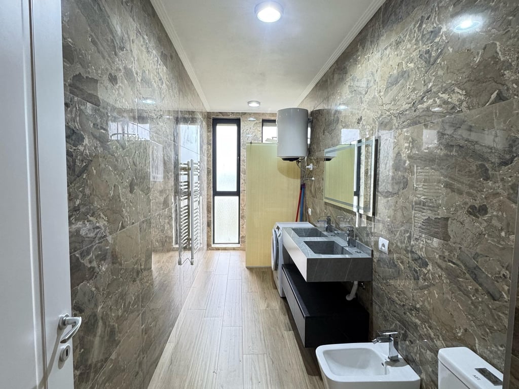 Apartment luksoz i mobiluar per shitje.