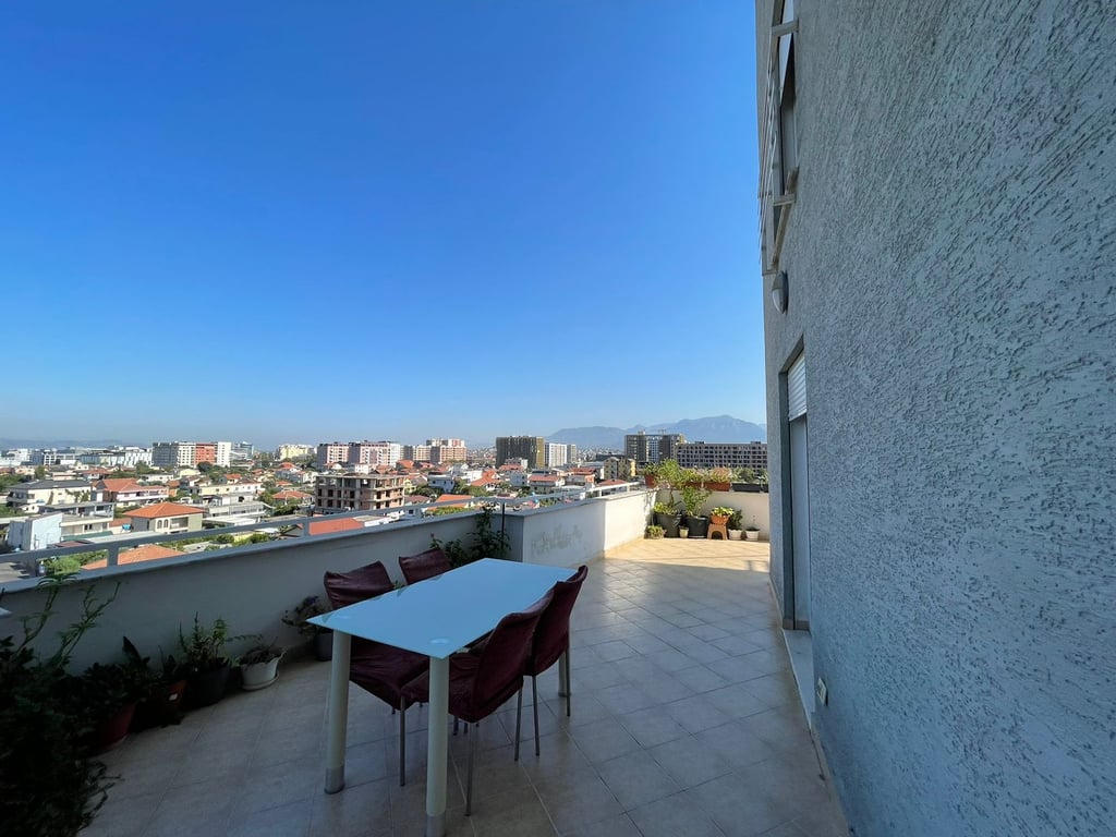 SHITET APARTAMENT  2+1+ VERANDE, ISH DOGANA, TIRANE