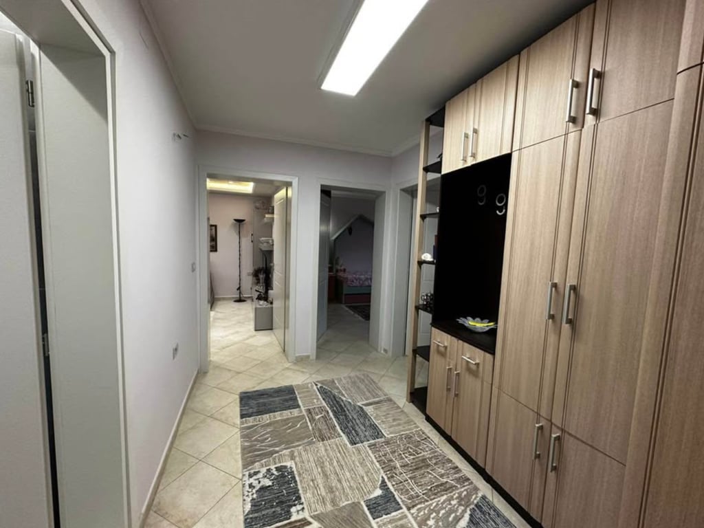 Jepet apartament 2+1 tek Ish Tregu Elektrik