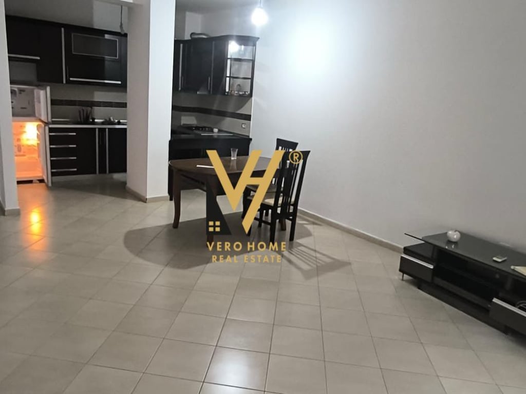 JEPET ZYRE 130 M2 ME QERA TE KOMUNA E PARISIT 1.200 EURO