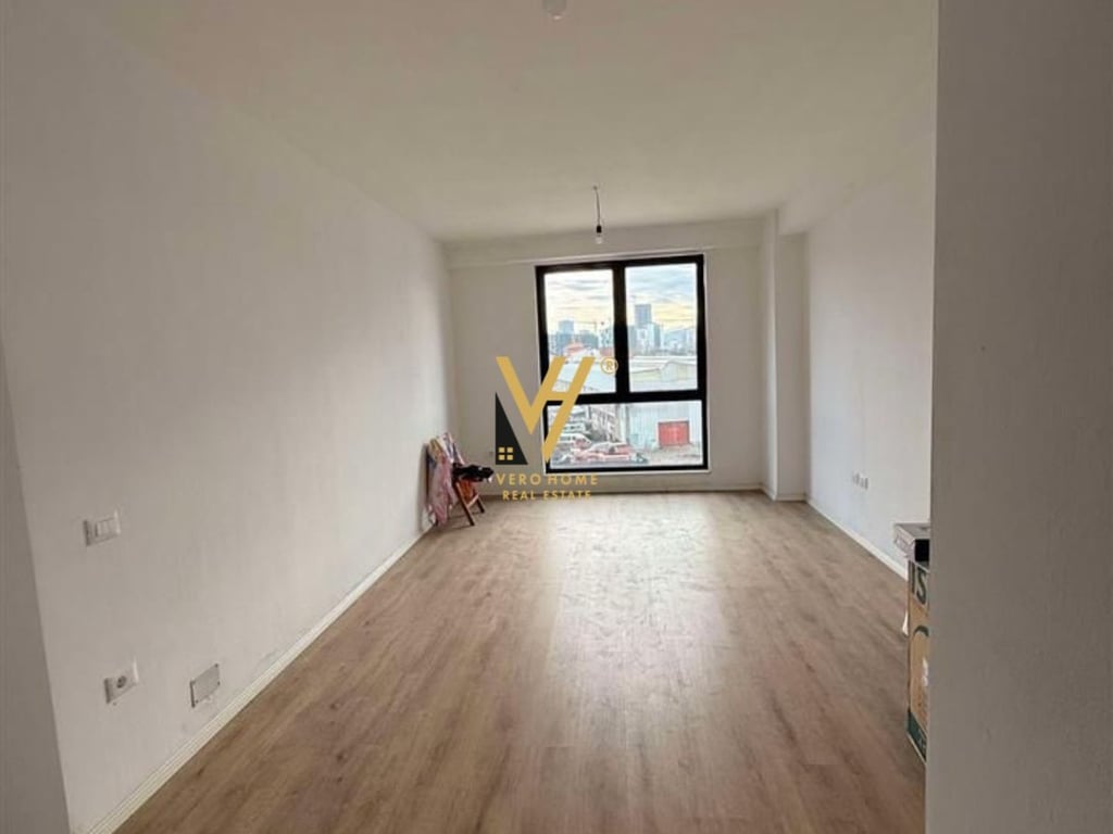 JEPET ZYRE 70 M2 ME QERA TE BULEVARDI I RI 600 EURO