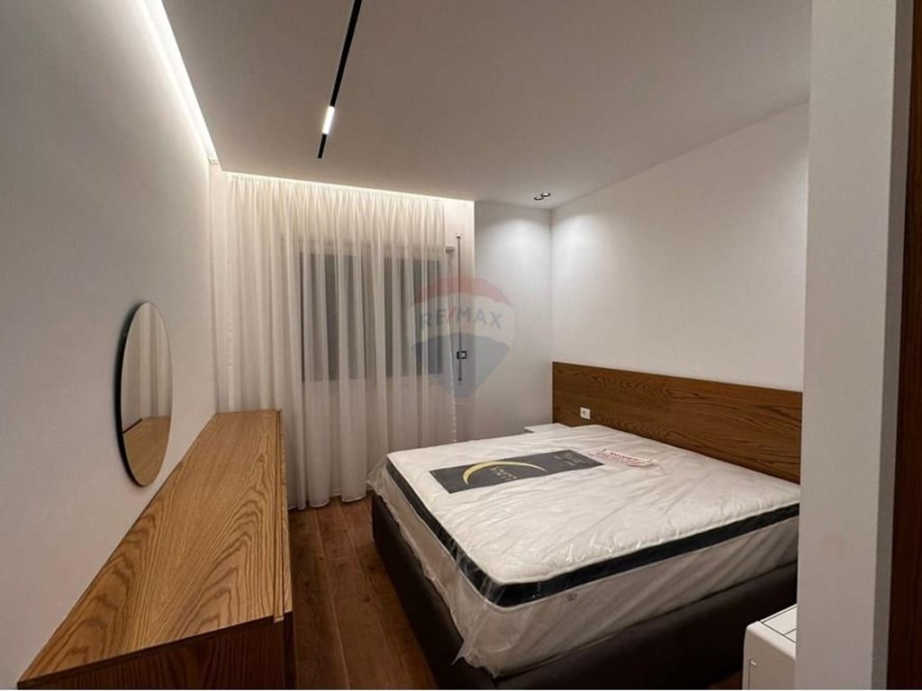 Apartament 2+1+2 me qira tek Kopshti Botanik! 1300€