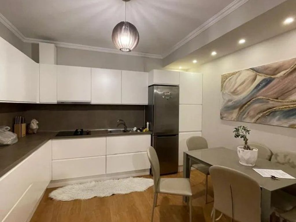 SHITET APARTAMENT 2+1 tek  VILA L ,ASTIR (e Mobiluar)