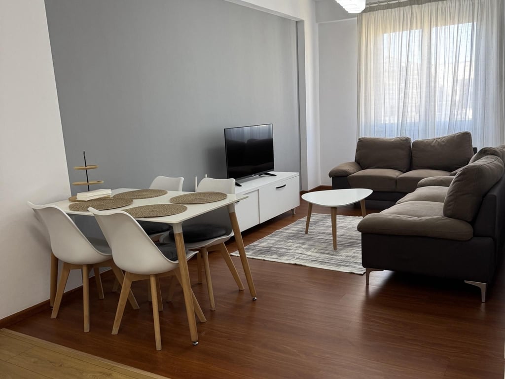 Apartament Me Qera 2+1 Tek 21 Dhjetori (ID B2201272) Tirane