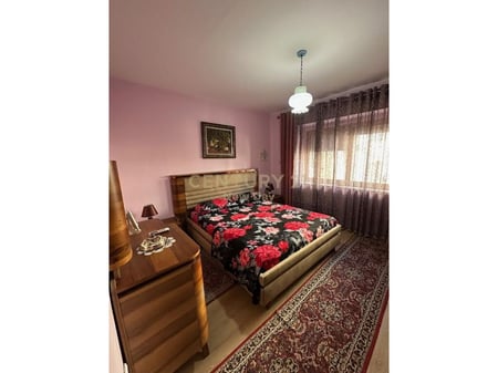 Apartament + garazhd me qira prane Shkolles 11 Janari.